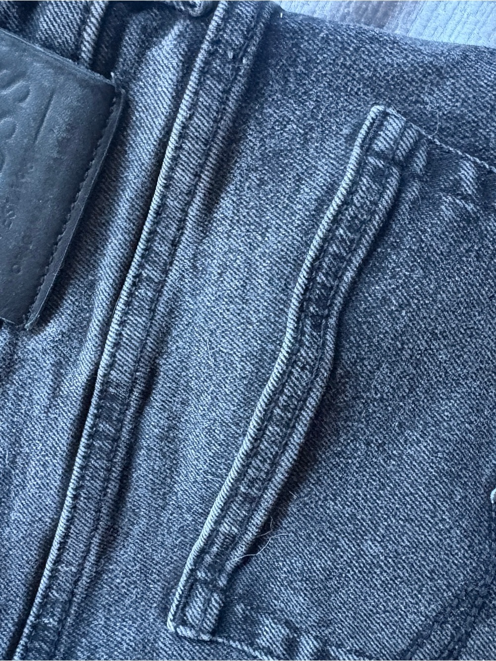 GUESS Women's Black Washed High-Rise Jeans 31x30 - Picture 6 of 6
